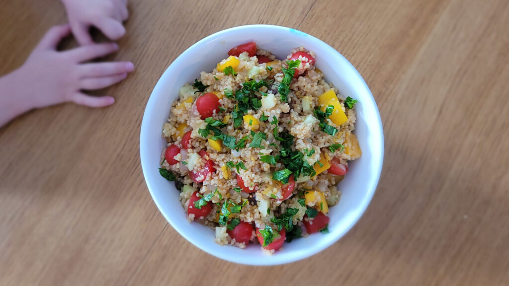 kasza bulgur z papryką i daktylami